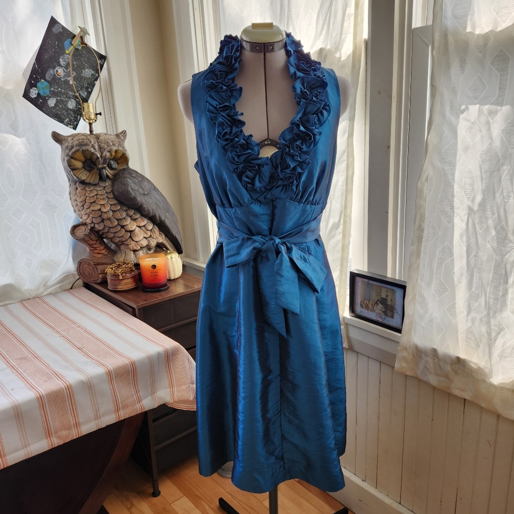 London Times size 8 Sleeveless Metallic Blue Rosette Wedding Guest Dress